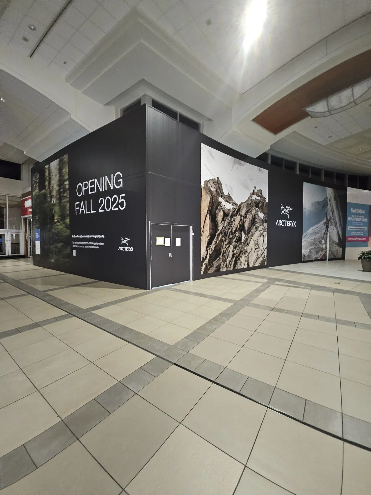 Mall hoarding installation Market Mall Calgary